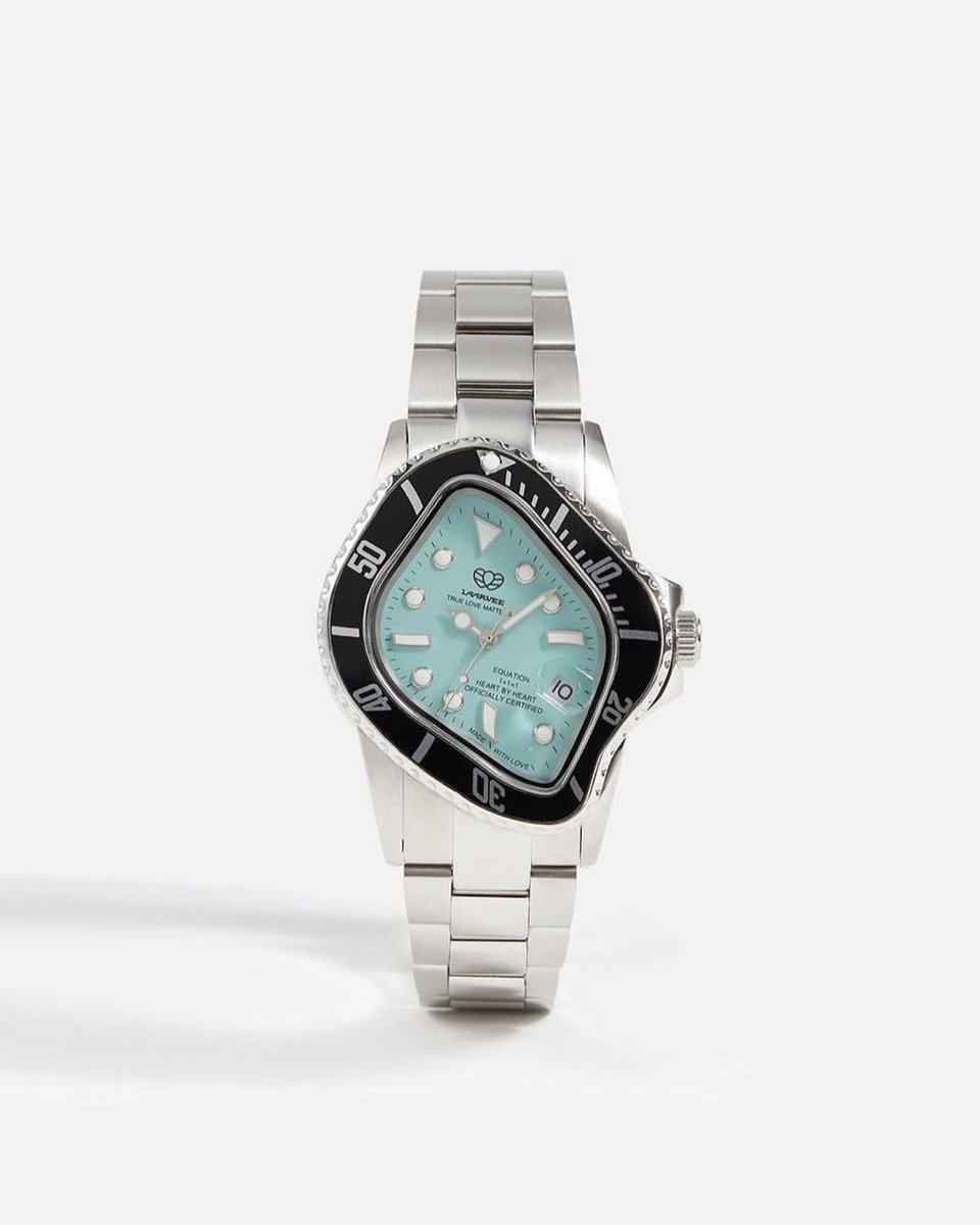 viewsfrance's tweet image. La nouvelle montre LAARVEE, qui est inspirée de la mythique Crash Cartier, sera distribuée chez Kith. 

Elle sera commercialisée à 425 €.