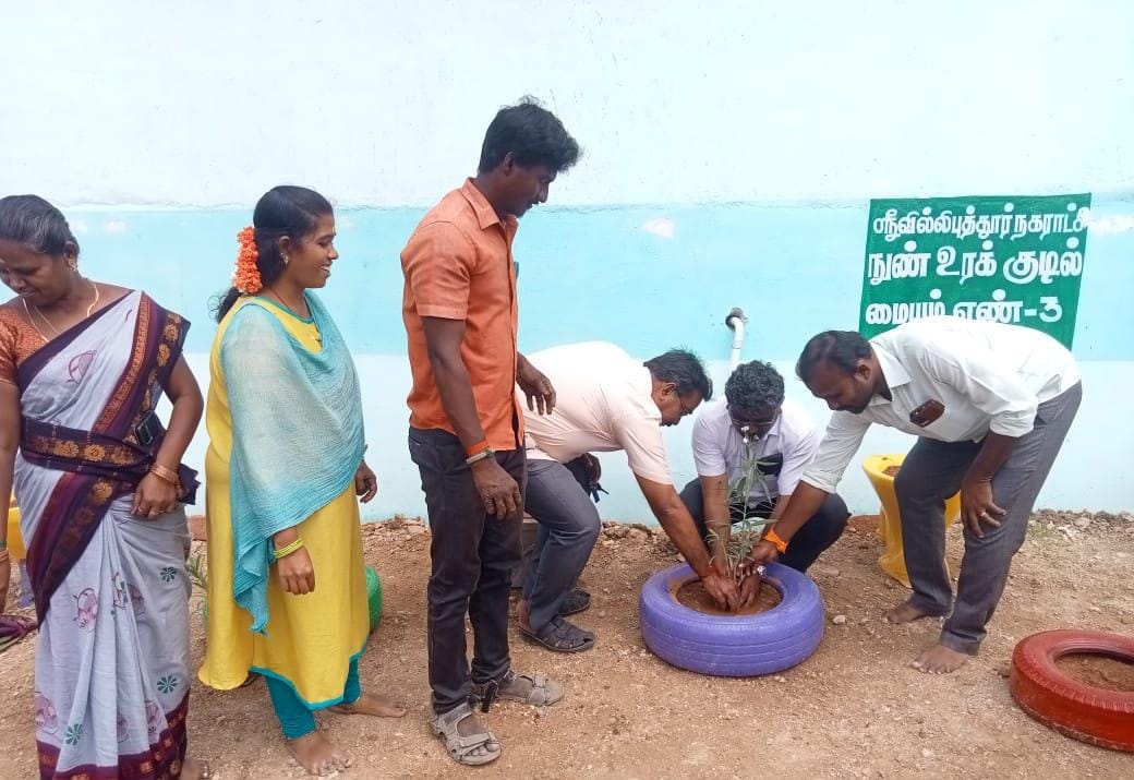 SMunicpality's tweet photo. ஸ்ரீவில்லிபுத்தூர் நகராட்சி இன்று உலக இயற்கை தினத்தை முன்னிட்டு நுண் உரல் குடில் மையத்தில் மரக்கன்றுகள் நடப்பட்டன.. https://t.co/HsmxrD9Dvv