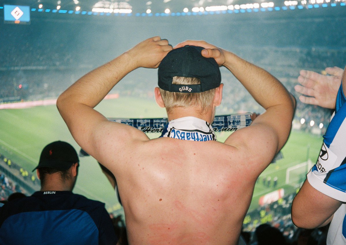 HerthaBSC's tweet photo. „So echt, wie es nur sein kann.“

Unsere Fanszene steckt voller kreativer Köpfe, die Kunst rund um den Club schaffen. Fotograf @KasimirWeichert ist einer von ihnen. Wir haben mit ihm gesprochen: https://t.co/S3ohuwsPoU ⬅️

📸 Ulrich Weichert &amp; Kasimir Weichert

#HaHoHe https://t.co/s4oG8RGnKi