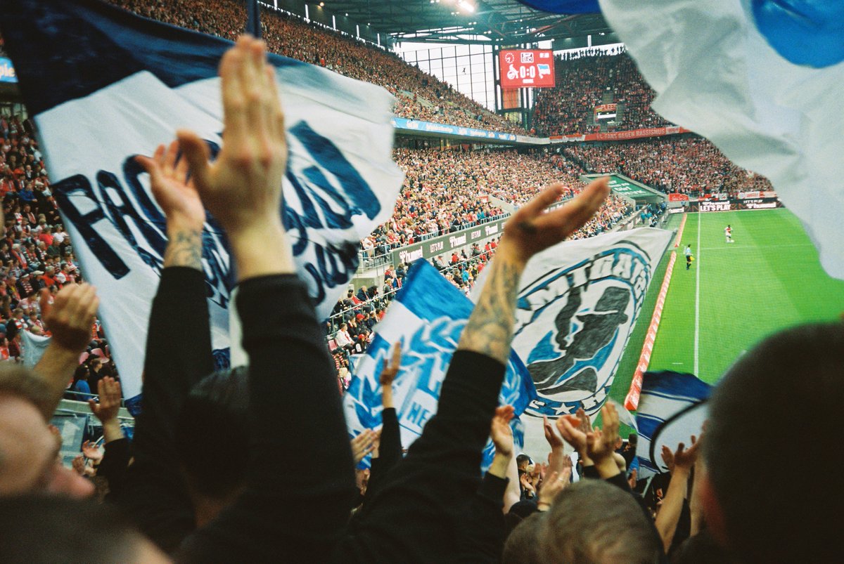 HerthaBSC's tweet photo. „So echt, wie es nur sein kann.“

Unsere Fanszene steckt voller kreativer Köpfe, die Kunst rund um den Club schaffen. Fotograf @KasimirWeichert ist einer von ihnen. Wir haben mit ihm gesprochen: https://t.co/S3ohuwsPoU ⬅️

📸 Ulrich Weichert &amp; Kasimir Weichert

#HaHoHe https://t.co/s4oG8RGnKi