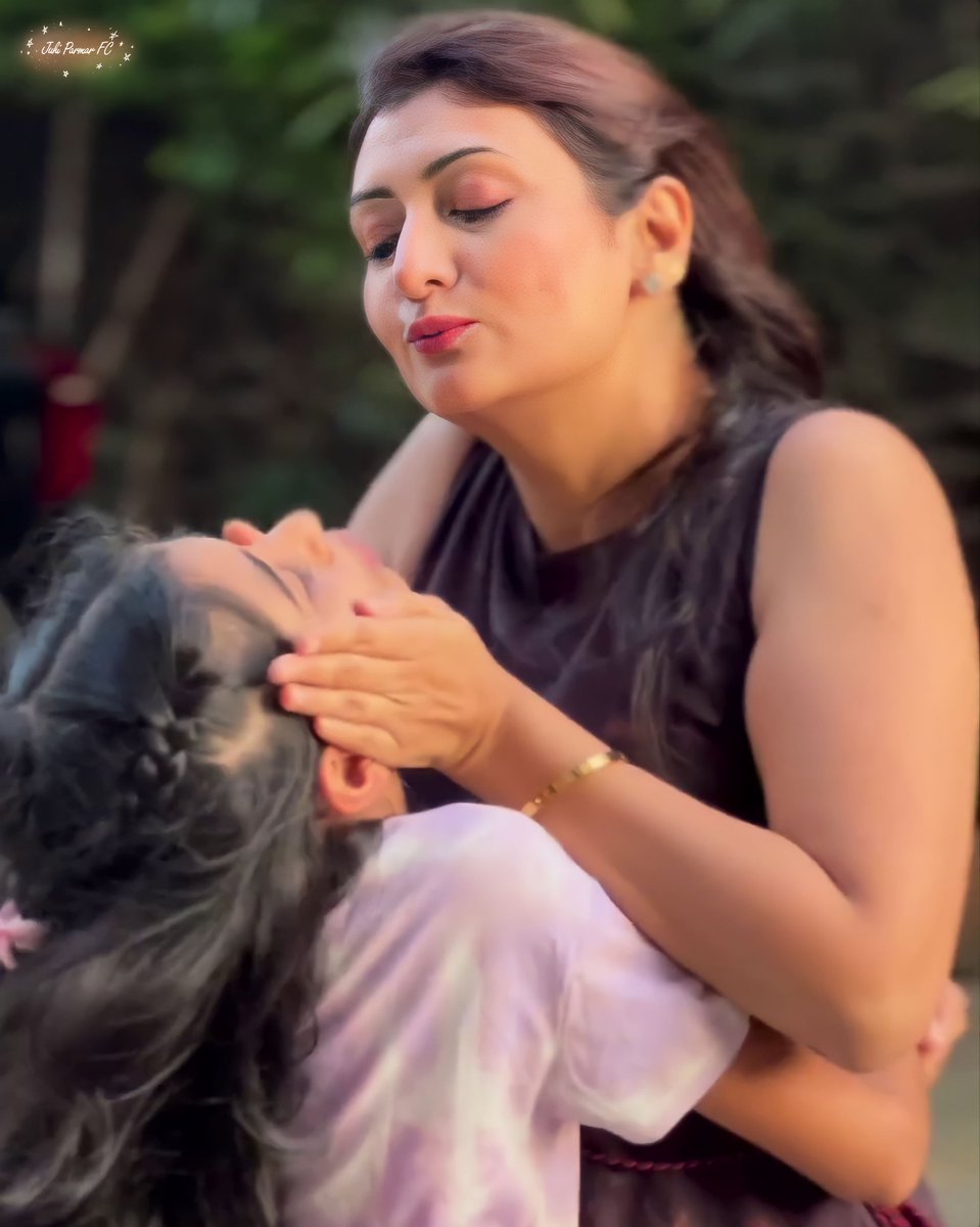 JuhiParmarFC's tweet photo. Love like ours is a beautiful, eternal story♾️❤️🧿
.
.
#eternalbond #purelove #motherdaughter #motherdaughterlove #moments #momentsofmagic #precious #juhisamairra #samairraparmar #JuhiParmar @samairratales @iamjuhiparmar https://t.co/3sMWzR5rHX