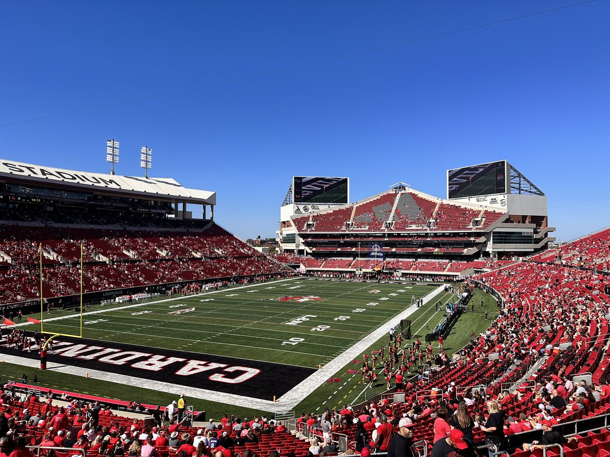 thestateoflou's tweet photo. 🧵 If you are considering reselling your tickets, use this thread 

Save the fees and make sure you get them to a Louisville fan https://t.co/rAAhEslZkE