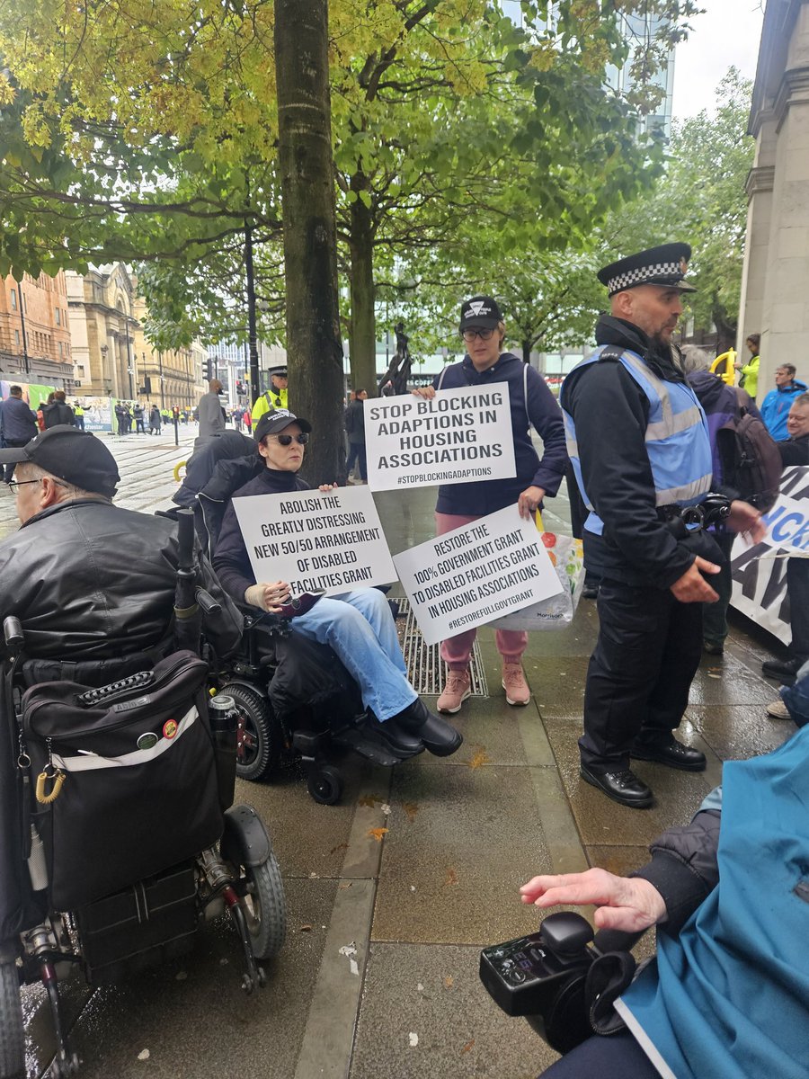 lumnic's tweet image. Greater Manchester police trying to stop a Disabled People Against Cuts protest from taking place outside the Tory party conference, threatening to move people on! Solidarity with @Dis_PPL_Protest today and always!