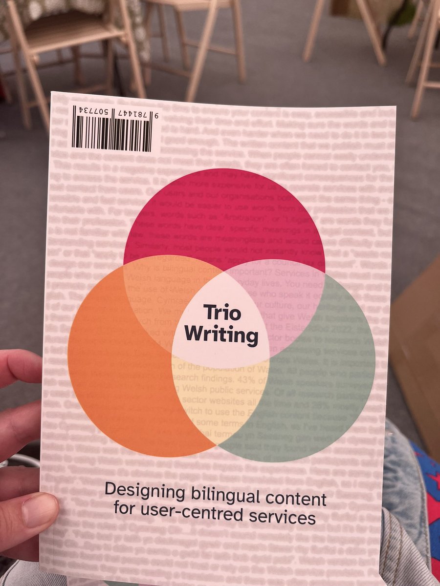 Love all the collaborating to change the approach to designing bilingual digital services over recent years -thanks to @JoannaGoodwin3 for making this book happen 📕 I went on a reflective journey in my chapter - also published in this blog post . naturalresources.wales/footer-links/b…