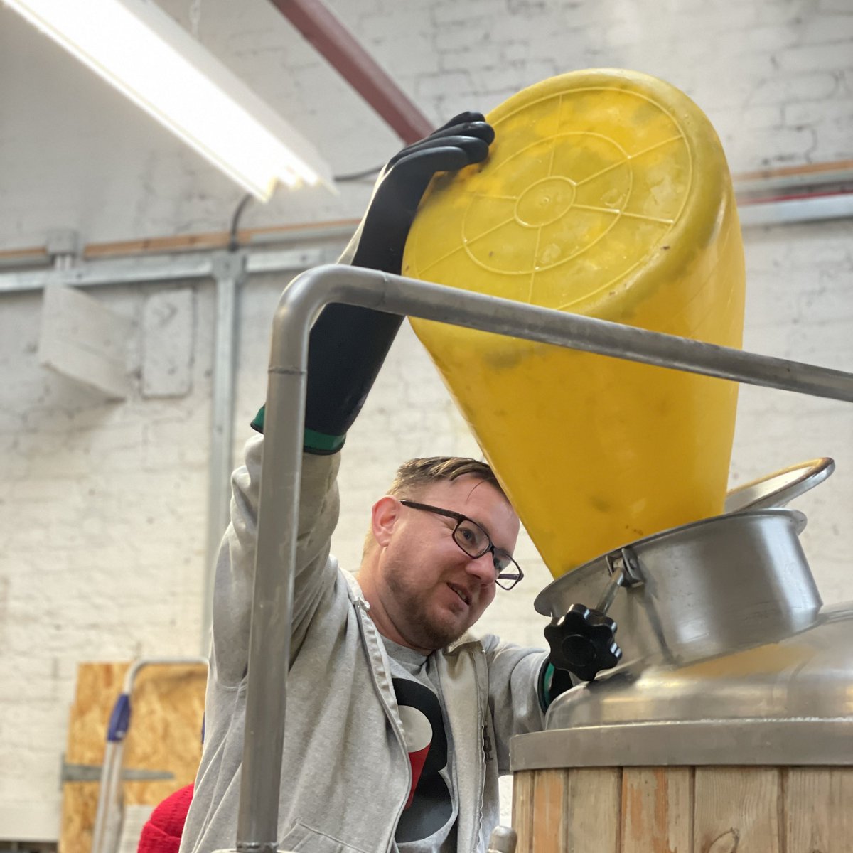 Hops going in! <a href="/RunawayBrewery/">The Runaway Brewery</a> <a href="/salfordbeerfest/">Independent Salford Beer Festival 💙</a>