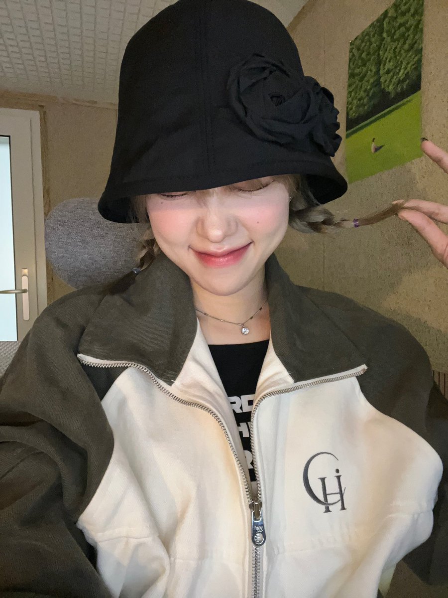 official_pixy's tweet image. [#로라]

오늘 머리 땋았음 ! 👧🏻

#pixy #픽시 #winxy #윈시