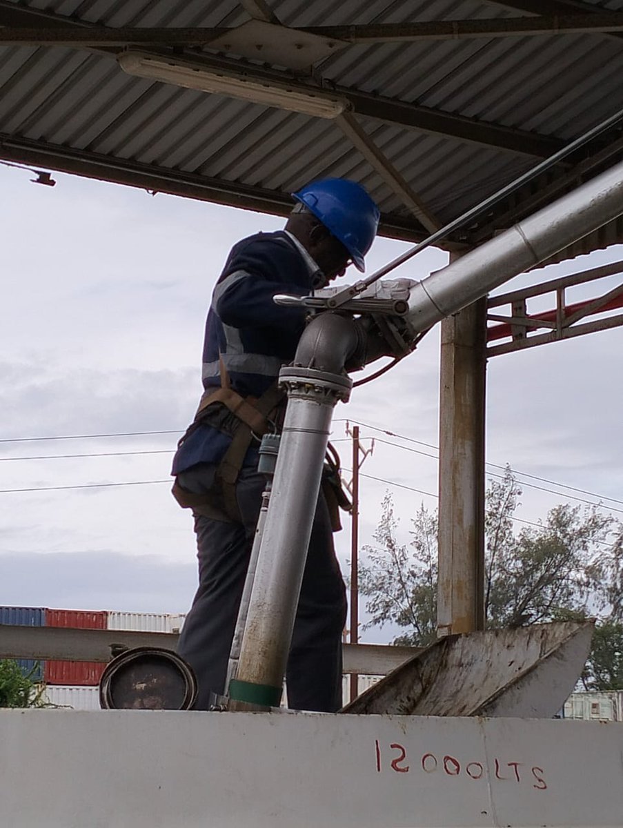 kenyapipeline's tweet photo. Kenya Petroleum Refineries Limited team led by the Operations Manager, Mr. Karisa kicked off the #CSW2023 serving a customer through the whole loading process in celebration of #CustomerServiceWeek #CustomerExperience https://t.co/chkSdYMRxM