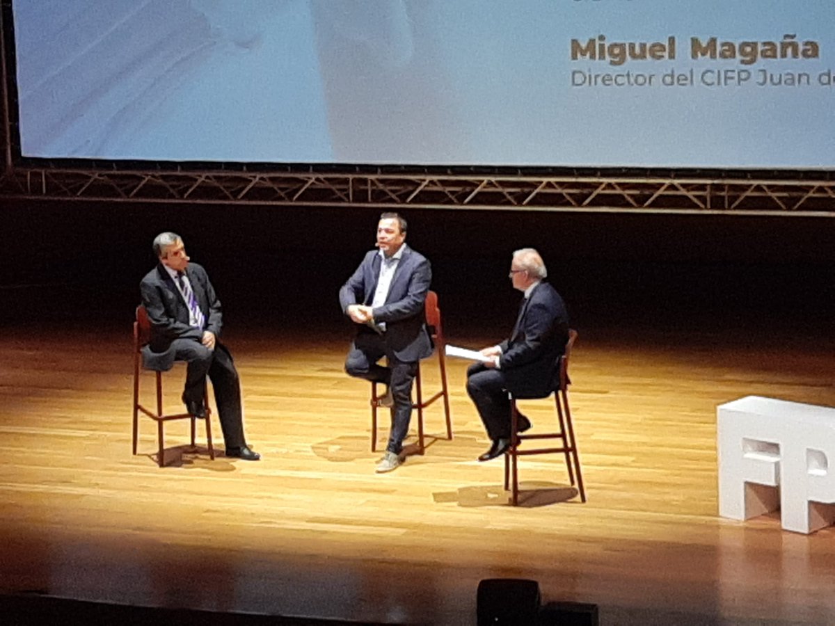 cifpjuanherrera's tweet photo. Participamos en la jornada de #FPTalks organizada por #EmpresaFamiliarCyL, donde acercamos posturas entre empresas y centros educativos. #talentoFP https://t.co/wkFyfTAOUl