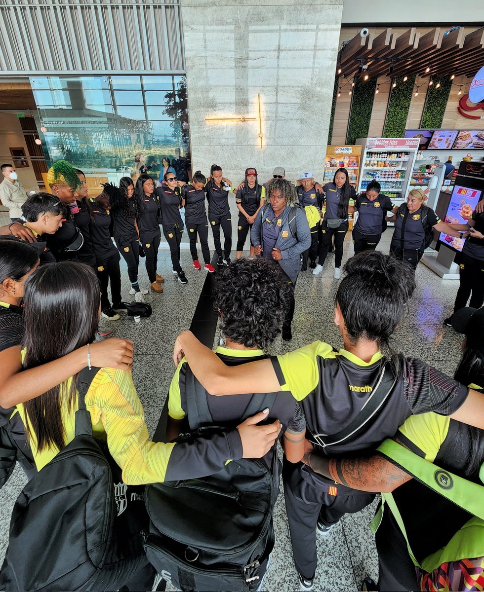 BSCFemenino_'s tweet photo. ✈️ 🇨🇴

¡Allá vamos, @LibertadoresFEM! 
#VamosPorMás 🟡⚫️ https://t.co/nnynOCieHq