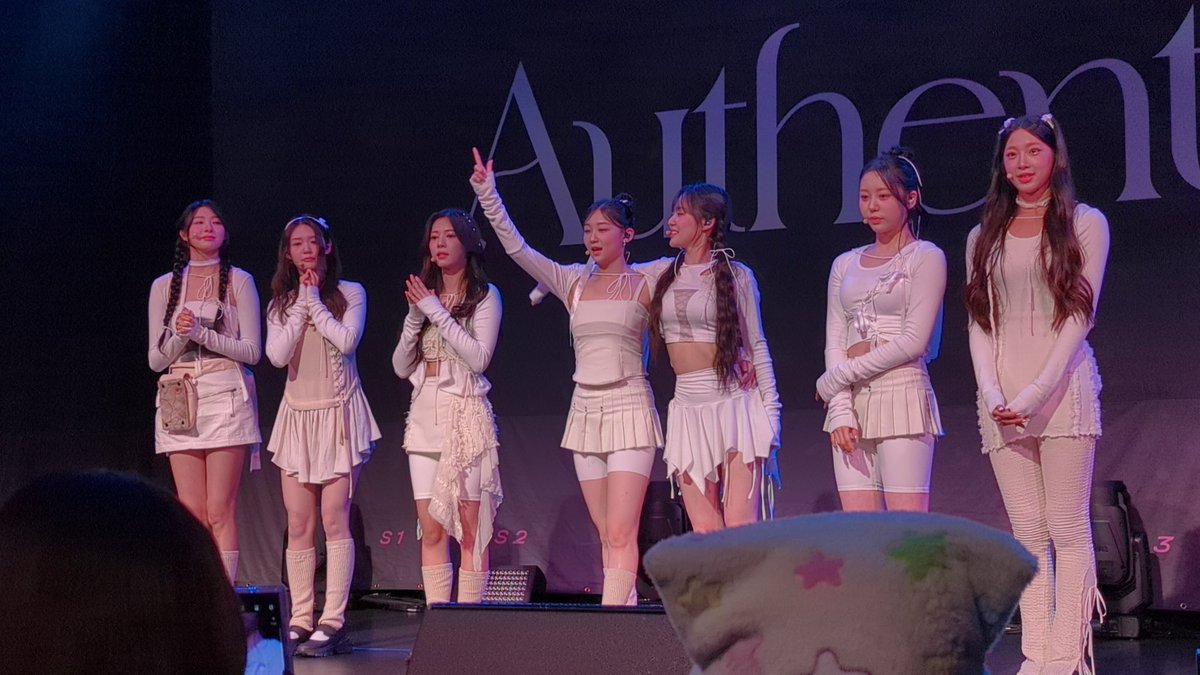 Starshapedgummy's tweet photo. Wanted to say something before #tripleS moves onto their next stop. I've been to a ton of other kpop concerts, but I've never been to one where the girls engaged so much with their fans.

#LOVElution #tripleS1stWorldTour #AuthenticUS #tripleSnewyork #triplesny @triplescosmos https://t.co/5LVCpQZZRJ
