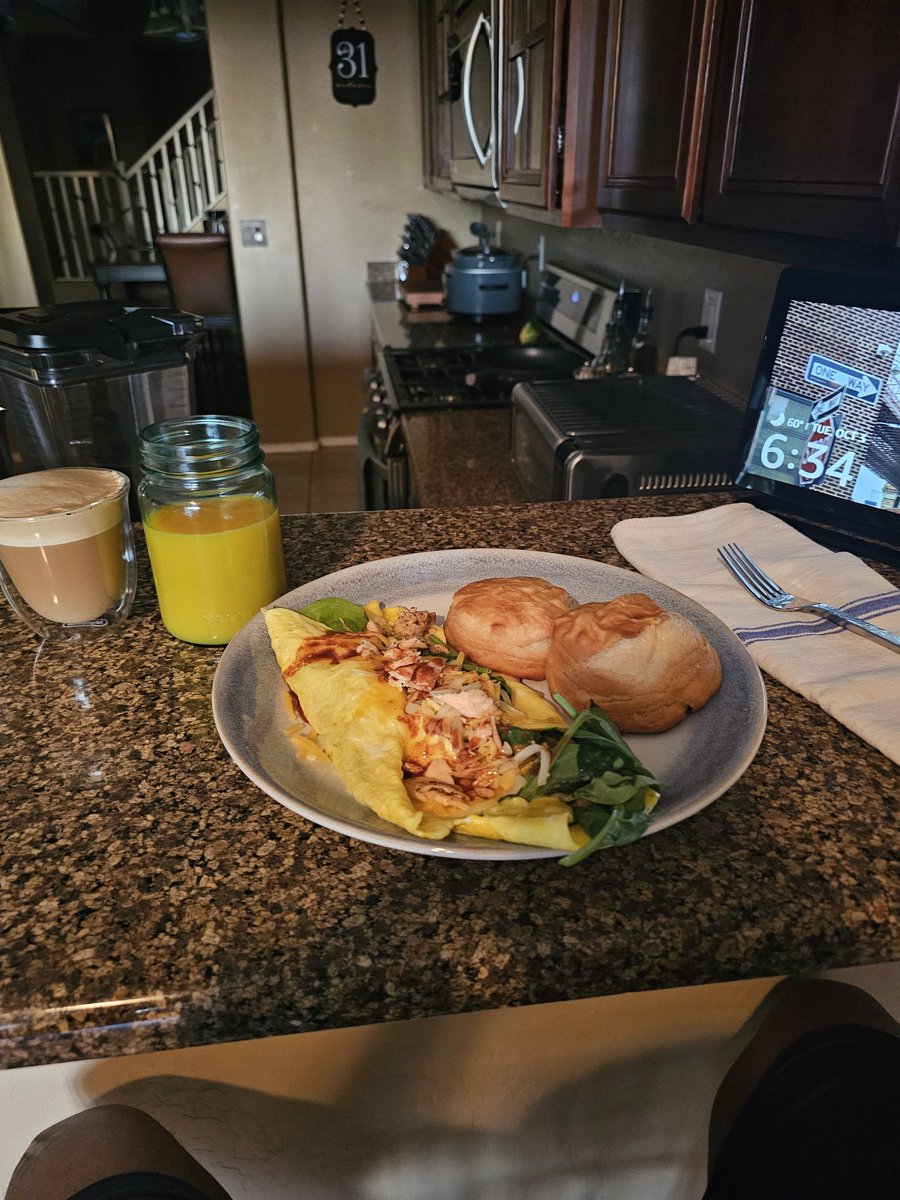 King60ii's tweet photo. Salmon Omelet and coffee. The only way to drown my sorrows after yet another #NYGiants loss https://t.co/G3cJN00eqe