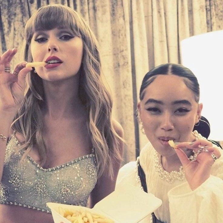 💬| Griff on her ultimate pinch me moment

"Meeting Taylor Swift and knowing she's a fan of my music"