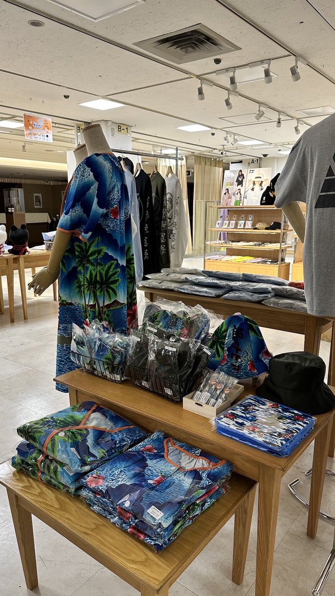 UtopiaNaniwa's tweet photo. こちらも明日から！！
アロハをこんなに素敵に飾ってくださって感動🥹✨

Key to S - Kiitos -

全国でPOP UP開催中の「Sauna・Spa・銭湯への手がかり」という意味を込めた【Key to S】ブース
◆期間：2023年10月4日(水)～10月9日(月)
◆時間：10:00〜18:00
◆場所：玉川髙島屋本館6F催事会場
#KeytoS https://t.co/12ruDIOsZM
