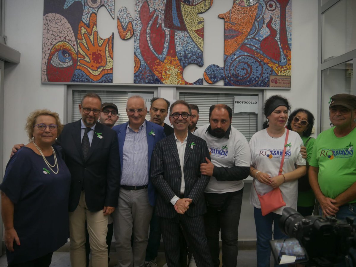ASLRM2's tweet photo. Al via #Romens Festival della #SaluteMentale, a cura del Dipartimento di Salute Mentale della #ASLRoma2 diretto da @Massimo_Cozza
📸Scatti dell'inaugurazione del Mosaico realizzato dai laboratori del centro diurno "la fabbrica dei sogni" @festonalenta
👉https://t.co/ytWUUOl7qF https://t.co/5kMsZJV8Mw