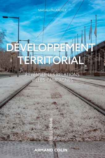 Je termine tout juste le dernier livre de @MagaliTalandier dans lequel elle s'intéresse "aux questions de développement des territoires, analysées au prisme des enjeux de réciprocité entre #villes &amp; #campagnes". Voici qlq points qui me semblent intéressants à signaler👇

(1/16)🧶