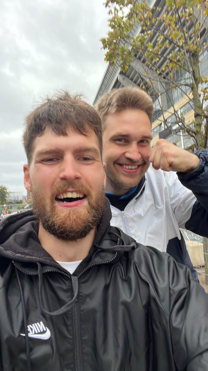 HugstedSejr's tweet photo. #fcklive. Er i Parken nu😍!!!. Sammen med @Simon90274290 Kom så FC💪🏻🤍💙🖤!!!. https://t.co/jHiJLS8goj