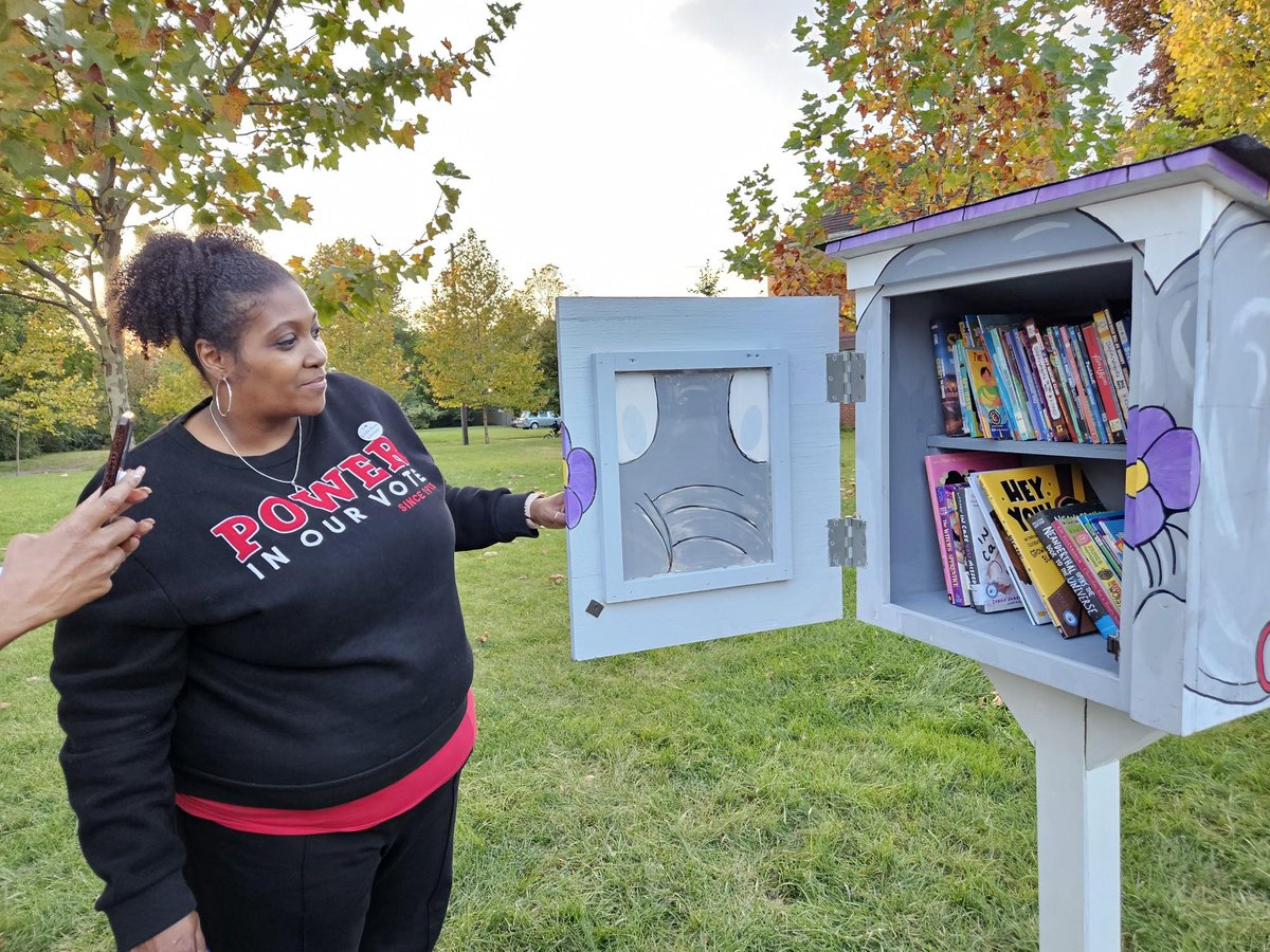 S/o to the ladies of the Greater Cleveland Alumnae Chapter of <a href="/DSTCleveland/">Greater Cleveland</a> who established their very own #LittleFreeLibrary near the Haven House homeless shelter on Cleveland's east side. Be sure to "take a book, leave a book" (slogan of <a href="/LtlFreeLibrary/">Little Free Library®</a>) &amp; enjoy the artwork!