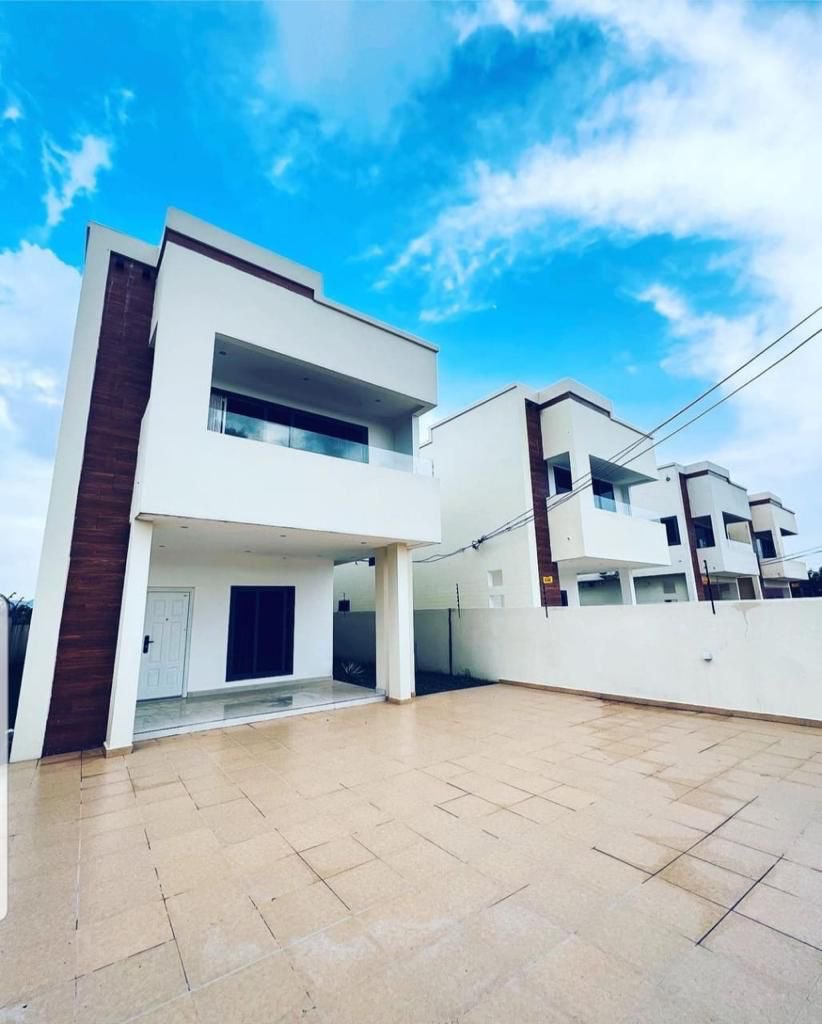 sheltermart's tweet photo. Three 3-Bedroom Houses for Sale At Lakeside
Locations: Lakeside, Greater Accra Region, Ghana
Price:- : $180,000
(Ghana Cedis Equivalent)
Key Features Include:
- Storeroom
- Extra Family Area
- Boys Quarters
- Backup Water Supply
- Self Compound Homes
#ownahometoday https://t.co/NYMi1x5rtC
