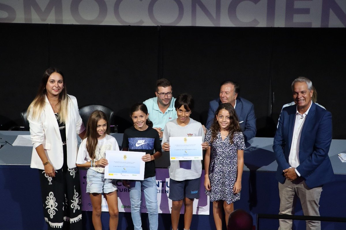 EmoturLab's tweet photo. Emocionante jornada en el evento final del proyecto #CONCIENTUR turismo con-ciencia en el Museo Elder. ¡Agrader a nuestros colaboradores FECYT @BinterCanarias @Lopesan, @MyndHotels, Mercado del Puerto y @MuseoElder, por hacerlo posible! Felicitaciones a los colegios ganadores 🌟 https://t.co/6gn4NQXsp4