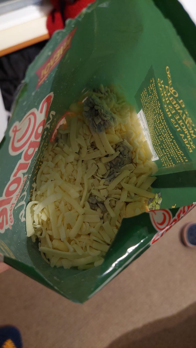 _jopape's tweet photo. Oie @Soprole no es primera vez que me pasa esto ahh, si van a vender queso, diganle a sus distribuidores que mejoren la logistica del tema. #laserena #3deOctubre https://t.co/uFWEplU7Dz
