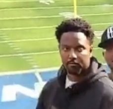 Jayydeennn's tweet photo. @FightMate “man im just tryna watch the game dawg” https://t.co/TVKpz4lsHV