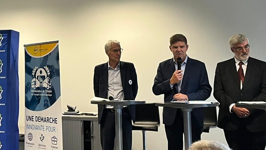 [#TousMobilisés]🎙️" La filière du #transport #logistique est dynamique, avec des entreprises qui proposent un grand nombre d’offres d’emploi. Nous travaillons ensemble pour proposer toutes les solutions pour réussir." <a href="/rigaud_laurent/">Laurent Rigaud</a> vice-président de la <a href="/hautsdefrance/">Région Hauts-de-France</a>