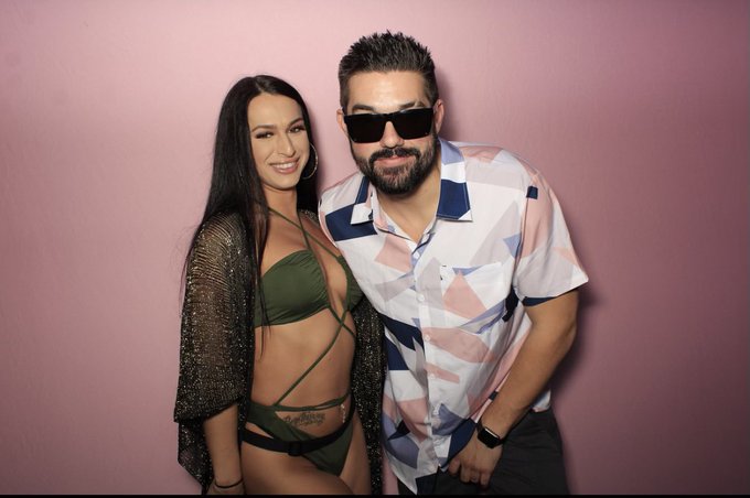 Me and @khloekayxxx are currently on our way to the Caribbean!! Doing a week in Puerto Rico 🤙🏼🌴🐠🏝️🐢🌊<a class="tags" href="/tag/khloekayxxx">@khloekayxxx</a>