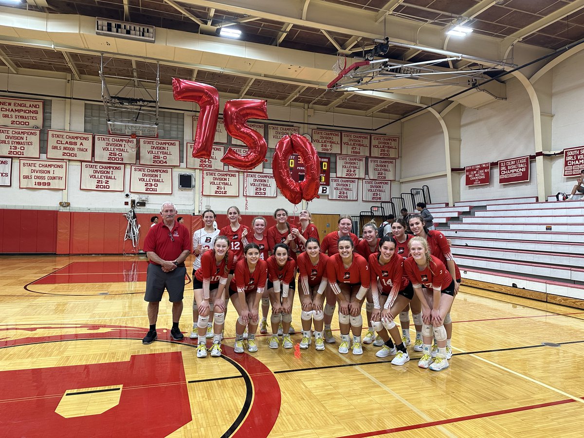 Barnstable 3 Nauset 0
25-12
25-14
25-10
Game Kills
Molly Fredo 11
Ayla Camelo 4
Molly Gleason 4
Charlotte Sullivan 4 kill/4aces
Sadie Wellbeloved 18 assists
Nicky Murphy 8 assists
Barnstable is 8-2 Nauset is 2-8
Today was Coach Turco’s 750 career win for a current record 750-79.