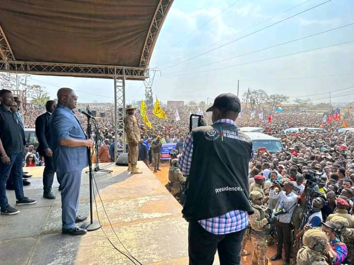 rectusinfo's tweet photo. En Direct de #Kasumbalesa , le président de la république a donné un discours devant une multitude des gens.  
#RDC https://t.co/3hkJS6v2in