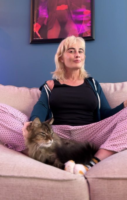 Life is weird and difficult and amazing and I love it https://t.co/5NFIsDOlF6