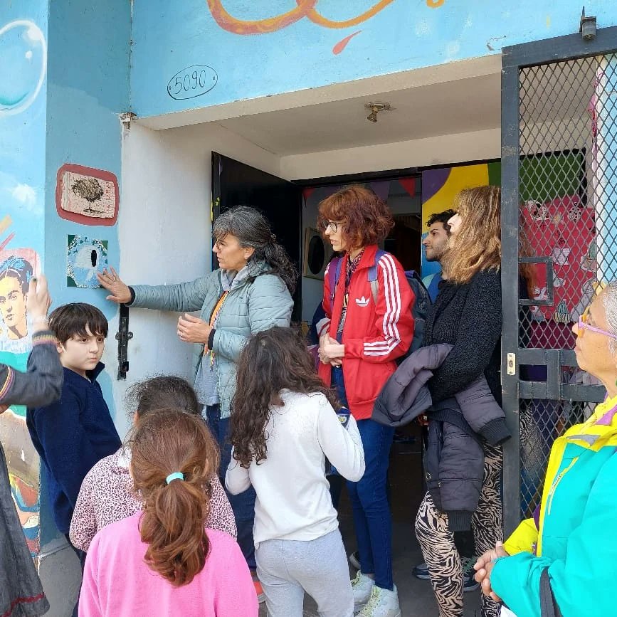 consejo_sm's tweet photo. Inauguramos junto a la Escuela Berni y a la Subsecretaría de Derechos Humanos de la Municipalidad, un Mosaico por la Memoria en la Escuela de Educación Estética Nro 1 de San Martín.

Compartimos junto a estudiantes, docentes y directora un recorrido a través de la historia. https://t.co/YIJVMOKSCj