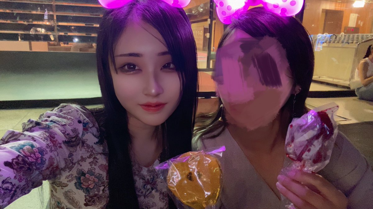 バイトのキャッチなう🫶
店の公式ページに載せる写真に送った写真にうちの前髪ある頃の写真送ったんやけど、今とイメージ違いすぎてやばない笑
てかまじで暇。誰か来て〜😭💦

#スナック #じどり #自撮 #自撮り界限 
#三ノ宮 #神戸