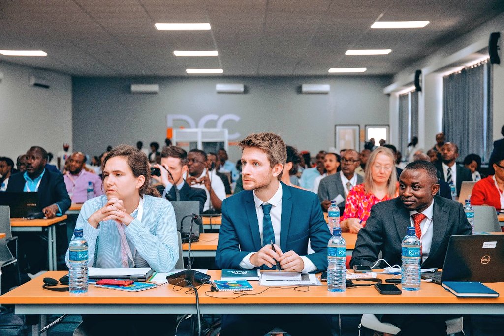 RTNBurundi's tweet photo. Le Burundi abrite du 03 au 05 octobre 2023,la 2ème édition des journées dédiées à l'accès de l'énergie renouvelable au Burundi sous le haut patronage du @minergiemine1 et organisées par @GOGLAssociation et #BUREA avec l'appui de l'@UEauBurundi, @WorldBank et #GET_invest. https://t.co/zUcWWUcdtz