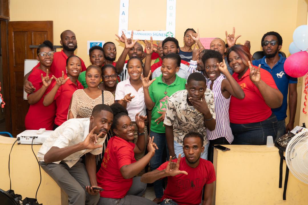 ufmorh's tweet photo. le 23 septembre 2023, l'Académie Haïtienne de la Langue des Signes(H.S.L.A) en collaboration avec L'UFMORH a lancé officiellement ce projet prometteur!

"Briser les barrières de communication avec nos mains"

@DisabRightsFund
@DAWNRAFHCanada 
#CRDPH #art21
@SileusOudelin https://t.co/pSMzSy8A2A