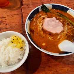 mimatty10's tweet photo. "ミッドナイト辛ラ族現象"と名付けてはいかがでしょうか。

ちなみに私はいま、東京は「はしご本店」にて、だんだん麺を完食しました。美味すぎますが、胃や腸の気持ちを代弁しますと、後悔先に立たず！ https://t.co/4UiDUpkA1P