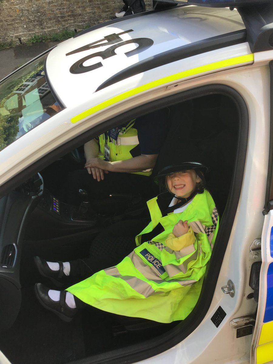 LoddingtonCEPri's tweet photo. What a wonderful day of learning R/1 have had today! We started our new topic 'People who help us' with a visit from our local PCSO officer Kerry. The children loved hearing about a police officers job and how they keep us safe. What a fun day! :) https://t.co/WyRP9qcDIY