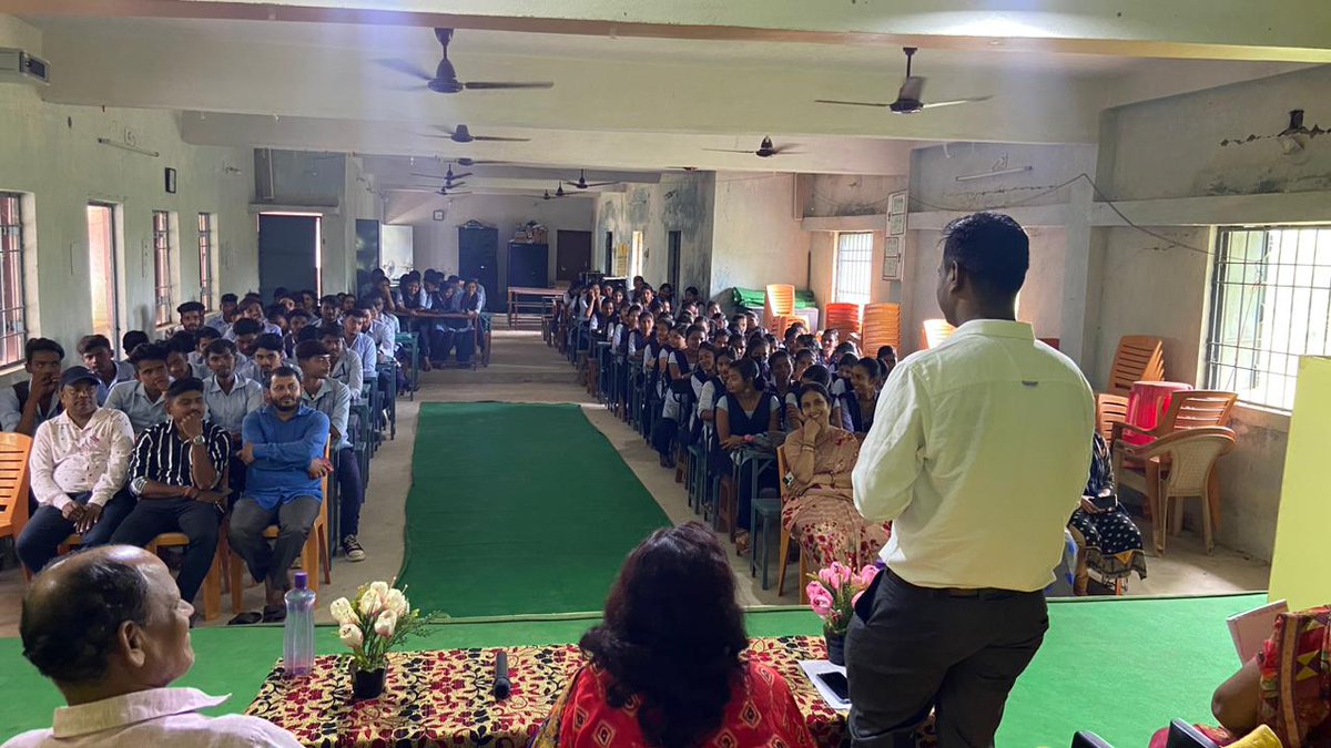 OdishaCalling's tweet photo. Training Program at SCB DEGREE COLLEGE , 
RAGDHA,
MAYURBHANJA.
#QualityConnectCampaign
#RoadSafetyAwareness
Date.03.10.2023.
#BureauOfIndianStandard
#OdishaCallingFoundation
Debu Nayak 
Lalit K Das https://t.co/mFdX2pq8gE