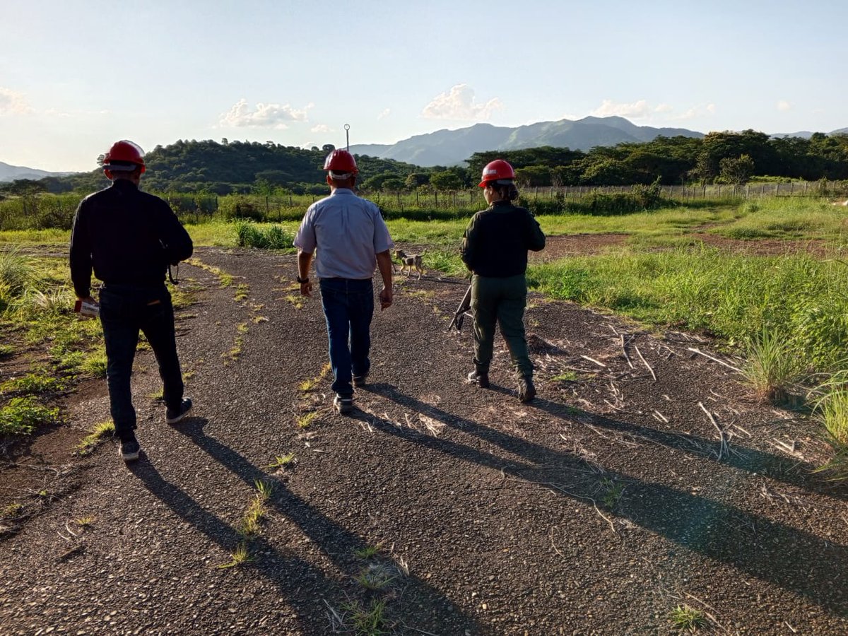 CAMIMPEG_FANB's tweet photo. En el Marco del Contrato "Servicio de Seguridad Integral, suscrito entre @pdvsa_gas - #CAMIMPEG, continuan las actividades de seguridad, custodia y recorrido operacional diurno y nocturno en las Instalaciones Planta Compresora de Gas Altagracia (Ipare) ,edo. Guárico" https://t.co/8Fv5br5DUF