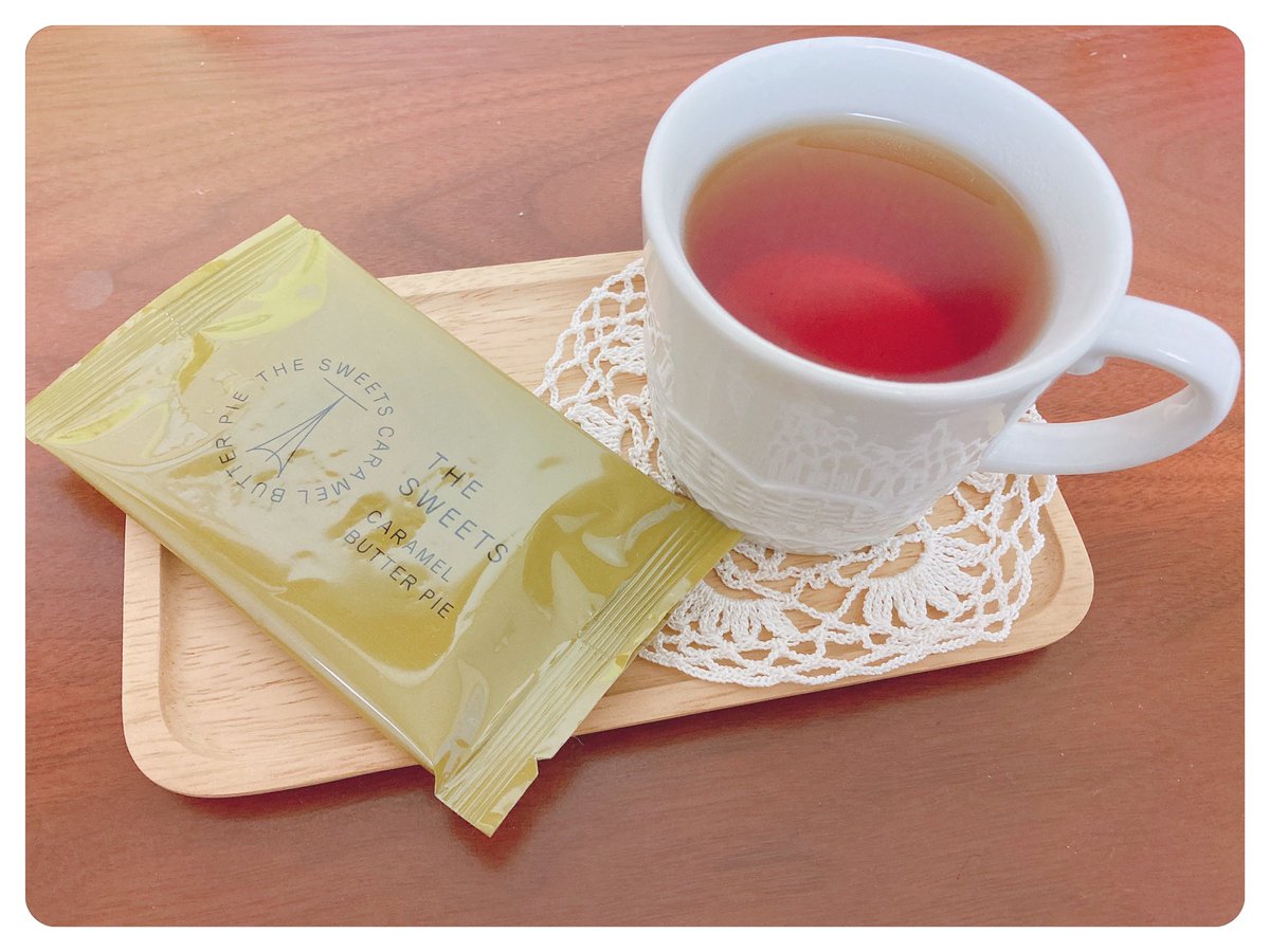 365wa036sandayo's tweet photo. 今日の #ティータイム
お茶
*ホワイトサングリア/LUPICIA
おやつはキャラメルバターパイ。
秋なのに読書が進まなくて、アマプラで『僕の姉ちゃん』観はじめました。
妙に共感してしまい吸い込まれてます。
#茶好連 #紅茶 #ルピシア #LUPICIA #おうちカフェ #thesweets #キャラメルバターパイ https://t.co/UdChScbz6N