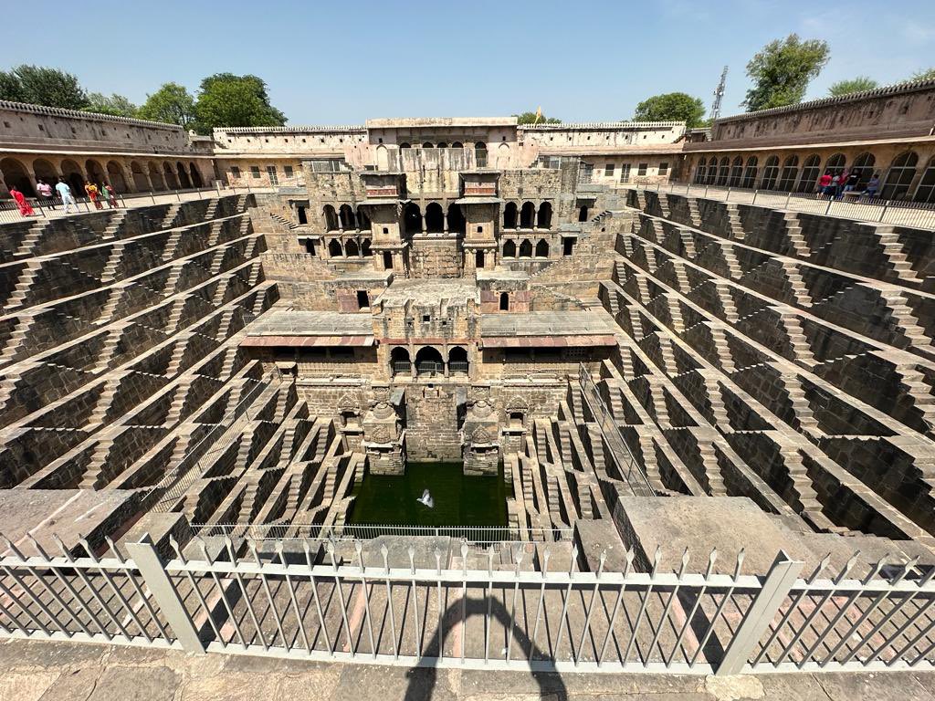 A quick visit to the magnificent Chand Baori in Abhaneri #Rajasthan an amazing masterpiece built in the 9th century #Heritage #IncredibleIndia