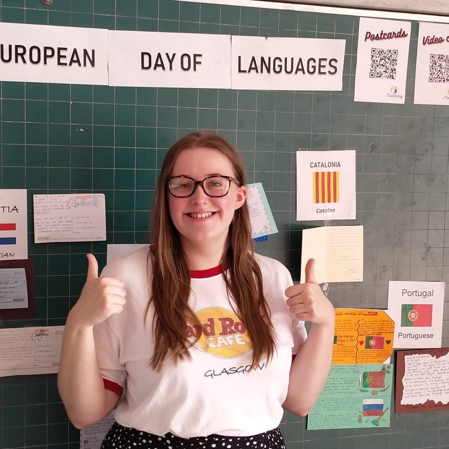 institutdeponts's tweet photo. Avui s'incorpora al nostre institut l'auxiliar de conversa, Alison Walker, d'Escòcia.

Donarà suport a les classes d'anglès i als projectes GEP, #etwinning i #erasmusplus .

Welcome to @institutdeponts, Alison.

@ATC81 @InnovacioSLEO https://t.co/ddxA0ARida
