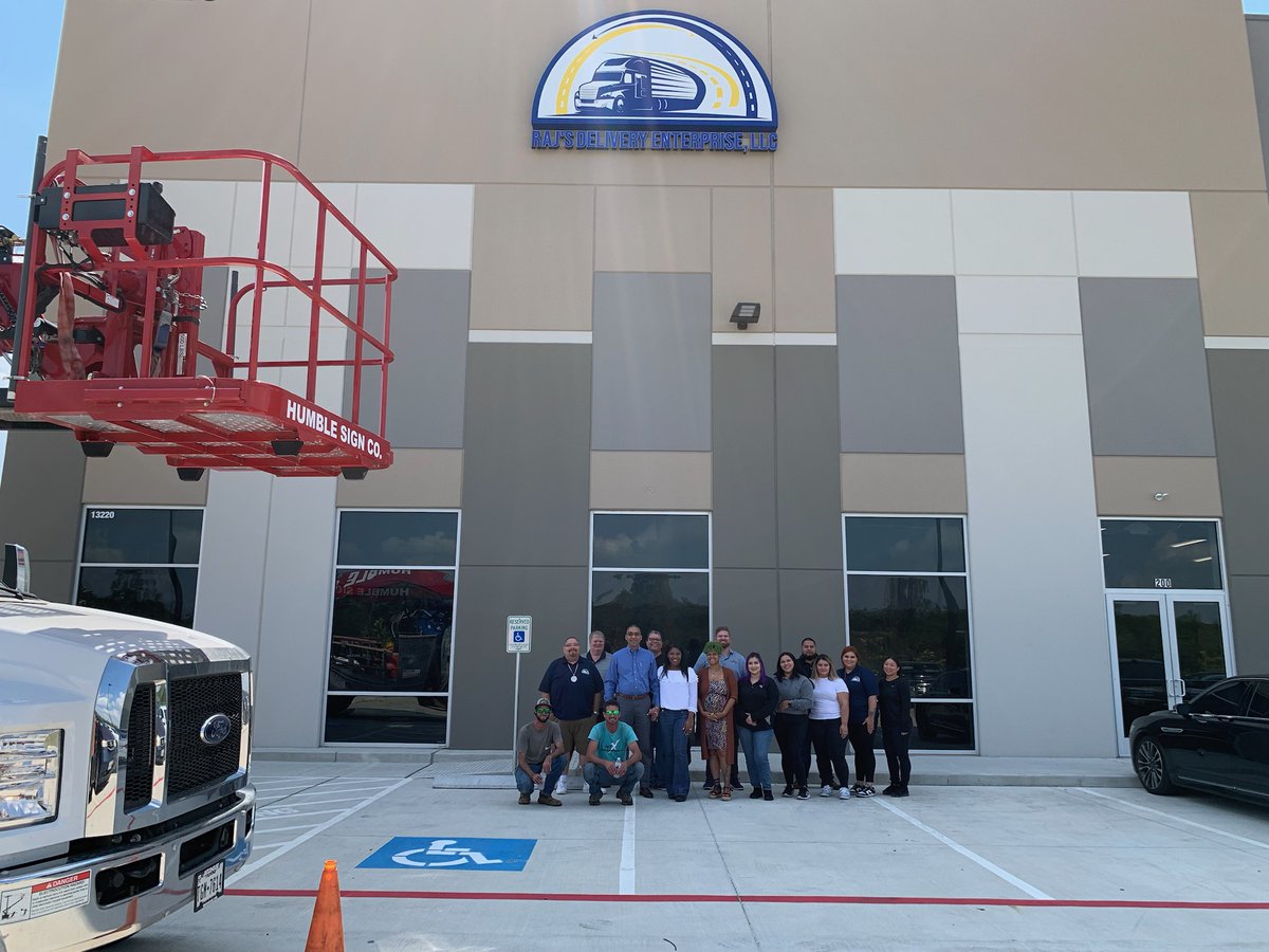HumbleSignCo's tweet photo. We're thrilled to share this heartwarming moment with you all. Our amazing client recently had our skilled installers set up their brand-new sign, and the smiles say it all! They were so delighted with the result that they couldn't resist snapping a photo with our dedicated team! https://t.co/tl50GzA7lW