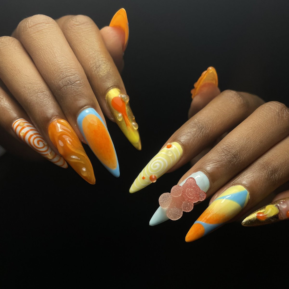 Same shape but different styles, which one do you prefer ? ✨