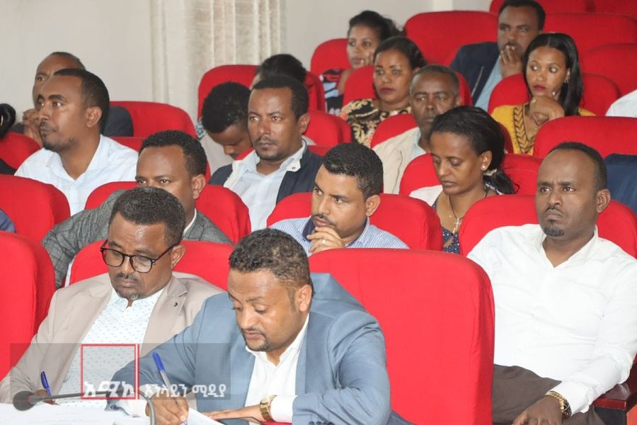 addisstandard's tweet photo. #ASDailyScoop: Senior officials of crisis-hit #Amhara region convened today in the regional capital #Baihr_Dar to discuss "the current situation in the region,” as per regional media.
The senior officials are discussing the topic "Rule of Law: the pressing question of the moment."
The meeting comes in the midst of unprecedented level of security crisis owing to the ongoing militarized conflict involving federal and regional forces on the one hand, and the various groups of the non-state #Fano militia on the other, which erupted in April this year.
The conflict is marked by reports of civilians' causalities and human rights violations including extrajudicial killings of civilians by government forces, as was documented by the Ethiopian Human Rights Commission.
Regional media said that the main purpose of the ongoing meeting was to discuss ways of solving the "security problem in the region permanently" and enable the people of the region to live in peace.
Participants are expected to review works undertaken so far, and set forth future directions "to ensure complete and lasting peace in the region." AS