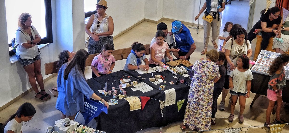 juzbadoayto's tweet photo. La I #Ferialocal de Juzbado se celebra con éxito de participación, tanto de visitantes como de stands. Destacamos el de #Martina y su negocio #Huellaimpresa, el stand de los más pequeños de #Juzbado, #waytinene o las creaciones de nuestros mayores. ¡Os anunciamos una 2a edición! https://t.co/P42jsc5vnC
