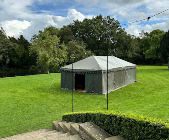 Resonateeventss's tweet photo. A recent luxury maruqee cinema setup for Olivas wedding! It's the perfect chance to relive a lifetime of cherished memories before the big day, or simply kick back and enjoy some movie magic.

To explore our range of marquee cinemas click here -> https://t.co/5pVs1o1OqM https://t.co/ElN4JOgP4t