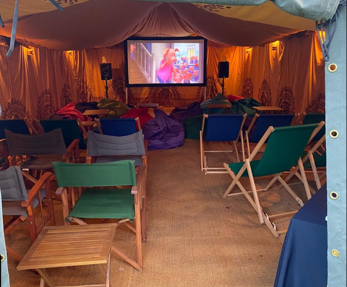 Resonateeventss's tweet photo. A recent luxury maruqee cinema setup for Olivas wedding! It's the perfect chance to relive a lifetime of cherished memories before the big day, or simply kick back and enjoy some movie magic.

To explore our range of marquee cinemas click here -> https://t.co/5pVs1o1OqM https://t.co/ElN4JOgP4t
