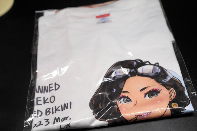 カラフルブレインさん名物、特製ドライシャツ番外編です。サラサラの着心地と蒸れないドライ感で気持ちいい❤️ XXLサイズですがフリーサイズ扱いで部屋着にどうぞ。外に着て行ってはいけません。番外なので1部ずつです〜
特製ドライシャツ・番外編
https://t.co/rBZjd06Hfb 