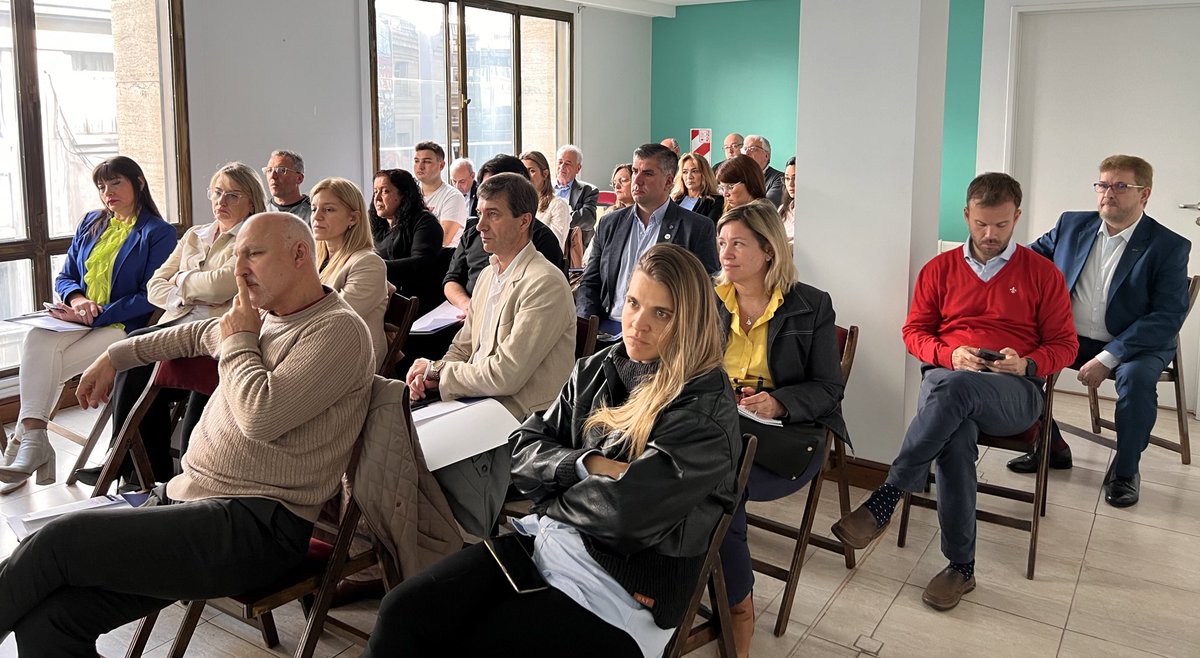 <a href="/FINANCAME/">Financiamiento CAME</a> <a href="/rsecame/">CAME RS + DS</a> <a href="/CAMEEscuela/">Escuela de Negocios CAME</a> <a href="/CarolinaMarceca/">Carolina Marceca</a> <a href="/GJGrizzo/">Gastón Grizzo</a> <a href="/BeatrizTourn/">Beatriz Tourn</a> <a href="/AlfredoGZChaco/">Alfredo González</a> El taller de <a href="/camecomex/">Comercio Exterior</a> dirigido por <a href="/lopeteguijl/">José Luis Lopetegui</a>, comienza con @ricardodiab, Cónsul honorario de 🇧🇷 en Rosario y Camilo Kahale, vicepresidente de #CAME, sobre las "Potencialidades actuales del mercado Brasil". Luego continua el panel sobre casos de pymes bonaerenses exportadoras