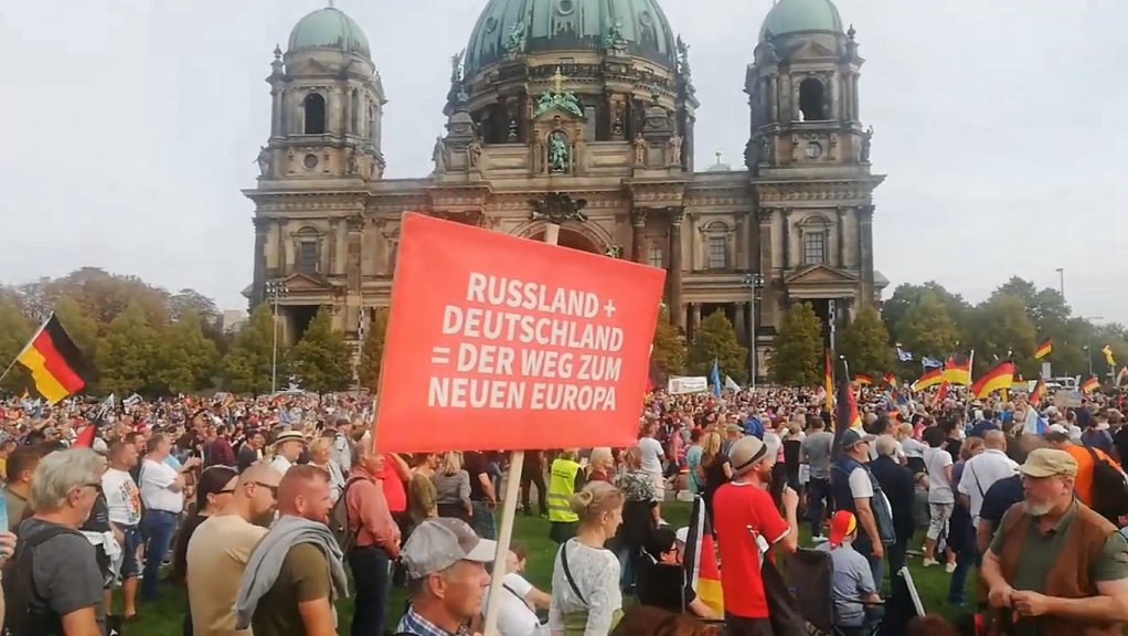 xavidomenech99's tweet photo. Ein stinkender Haufen brauner Ratten, die ihre Scheiße in Berlin verteilen! Einfach nur widerlich.
#PutosFatxes https://t.co/LdBBzHVTK4